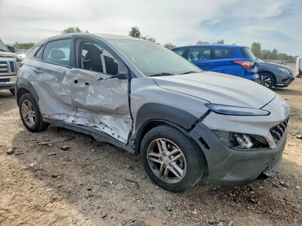 2023 HYUNDAI KONA SE  