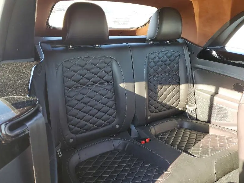 2019 VOLKSWAGEN BEETLE S  