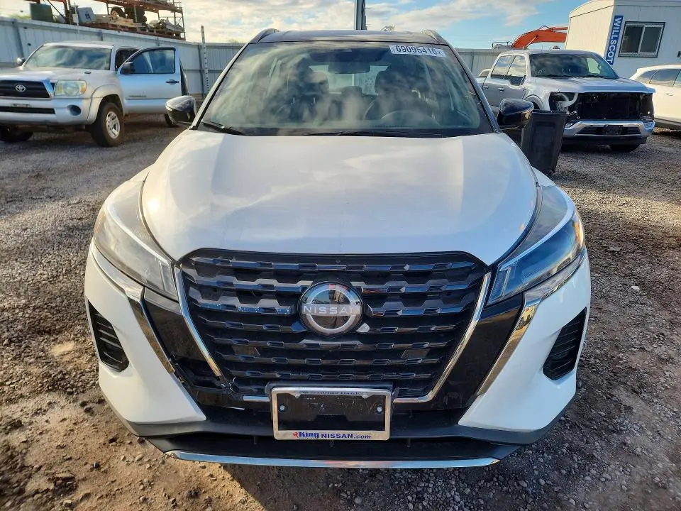 2024 NISSAN KICKS SR  