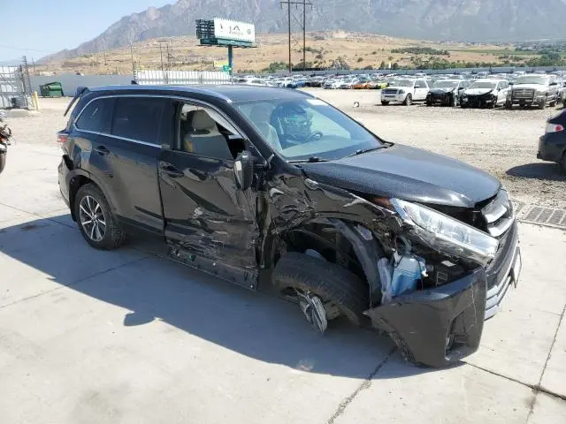 2017 TOYOTA HIGHLANDER SE  