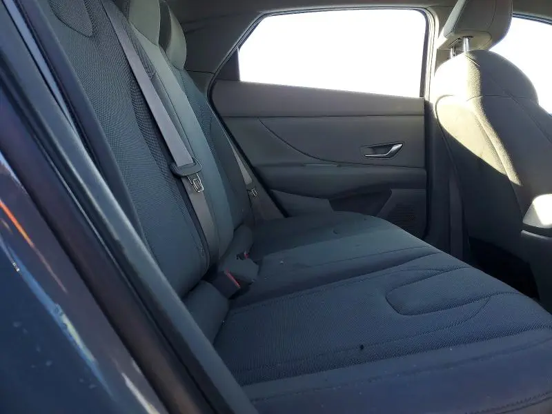 2021 HYUNDAI ELANTRA SE  