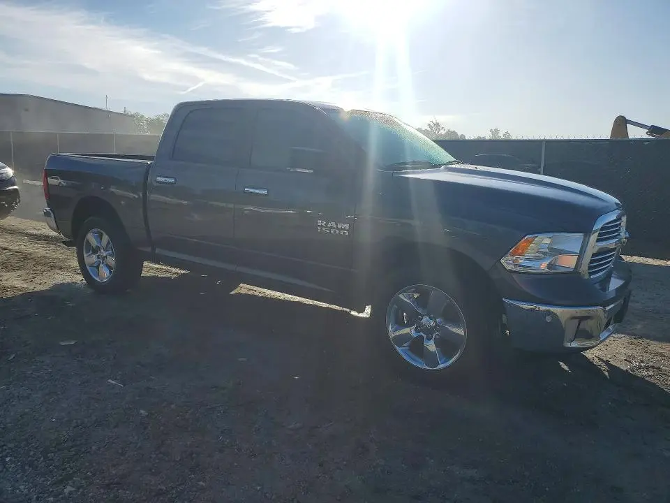 2017 RAM 1500 SLT  