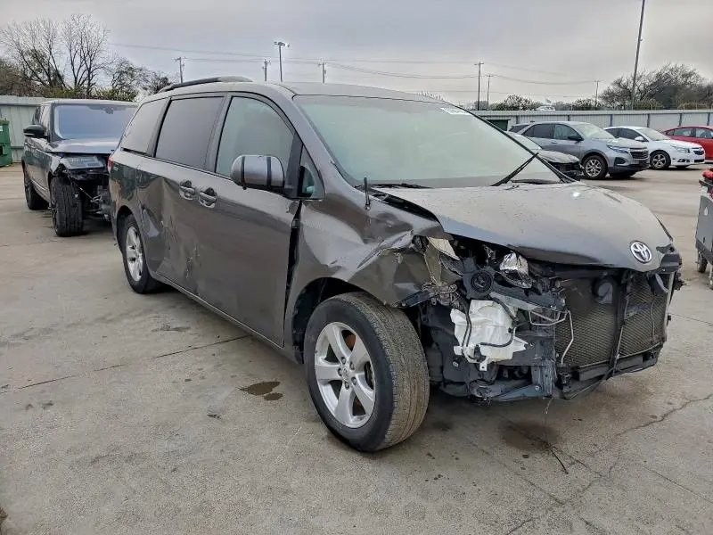 2012 TOYOTA SIENNA LE  