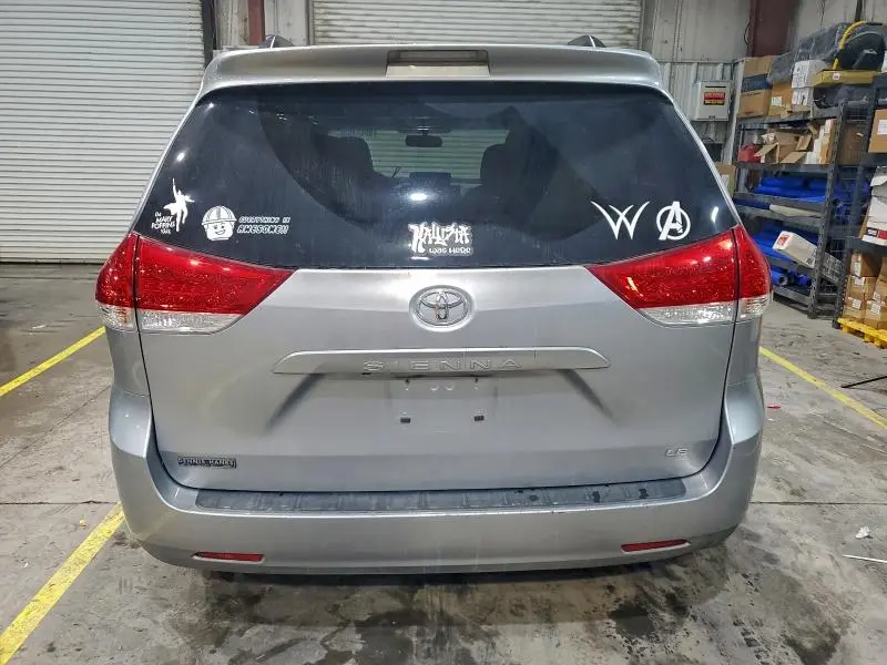 2014 TOYOTA SIENNA LE  