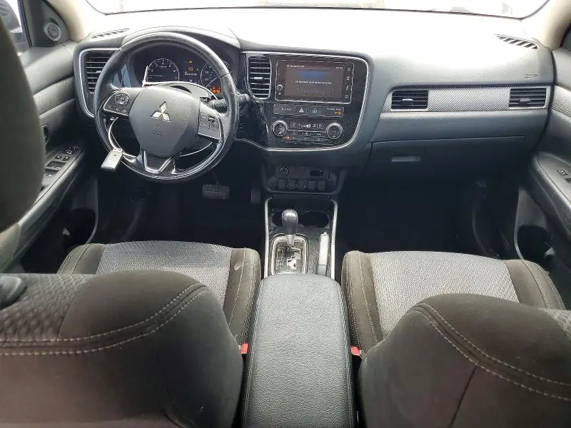 2017 MITSUBISHI OUTLANDER SE  
