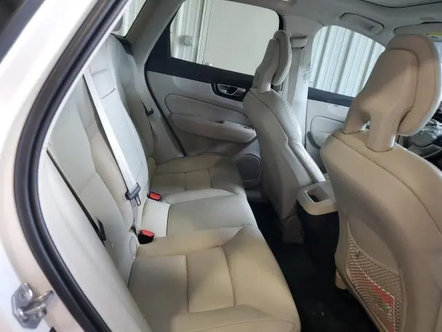 2018 VOLVO XC60 T5  