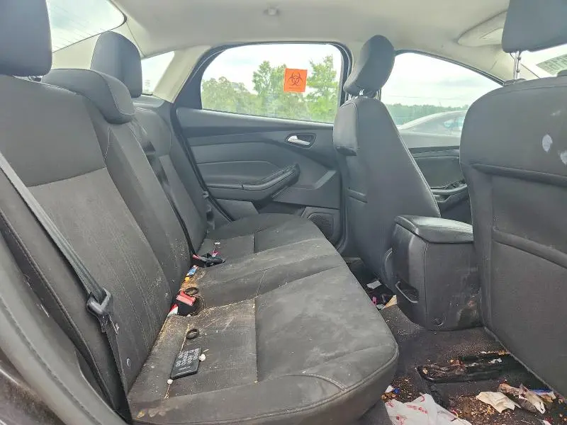 2015 FORD FOCUS SE  