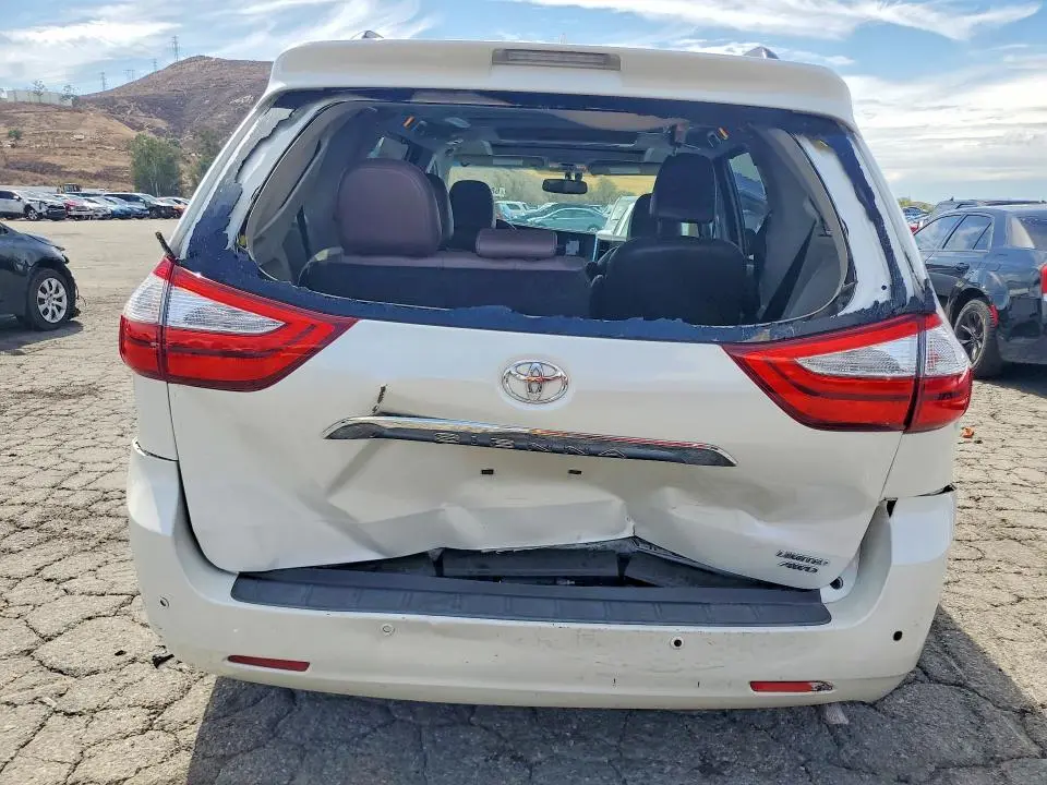2015 TOYOTA SIENNA LIMITED PREMIUM 7-PASSENGER  