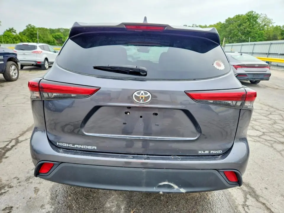2021 TOYOTA HIGHLANDER XLE  
