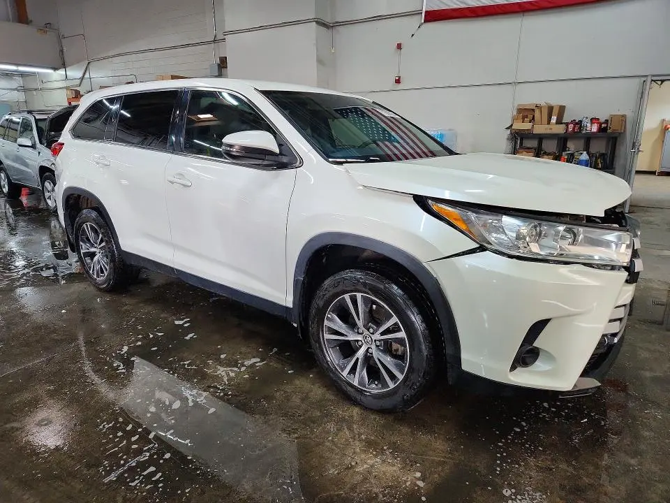 2019 TOYOTA HIGHLANDER LE  