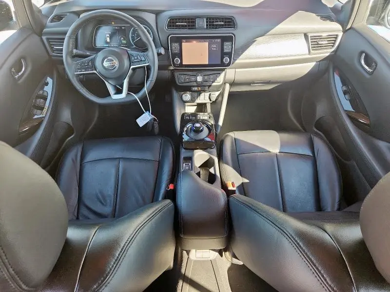 2021 NISSAN LEAF SV  
