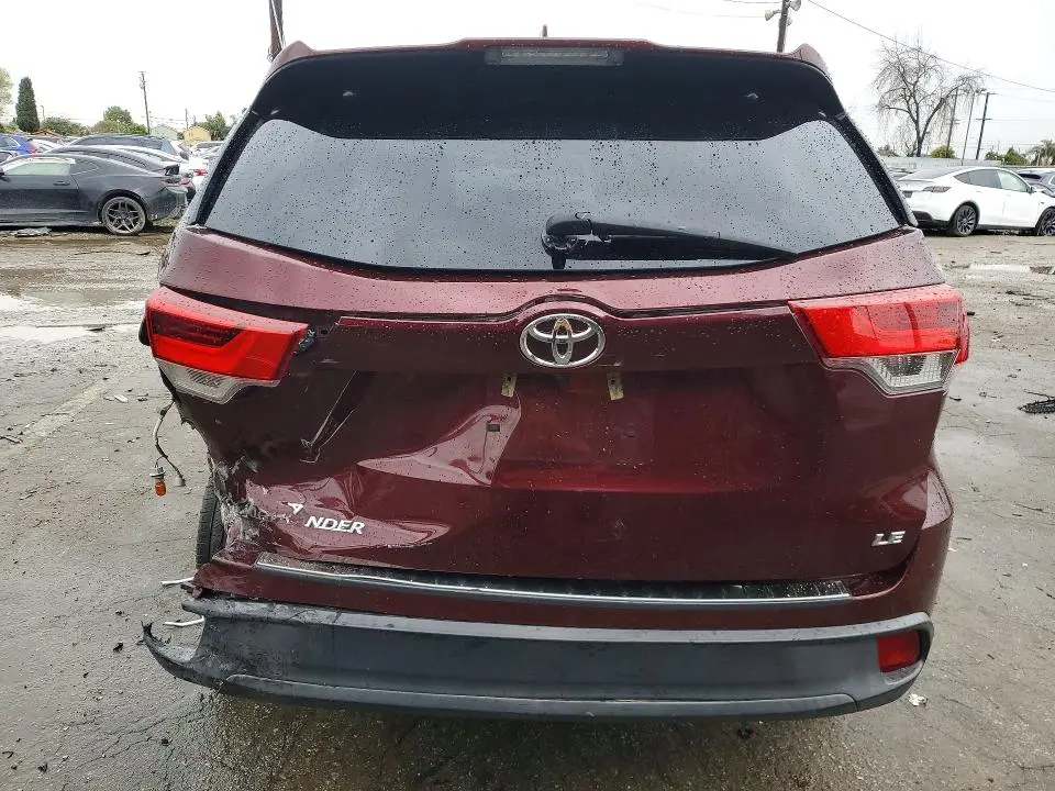 2017 TOYOTA HIGHLANDER LE  