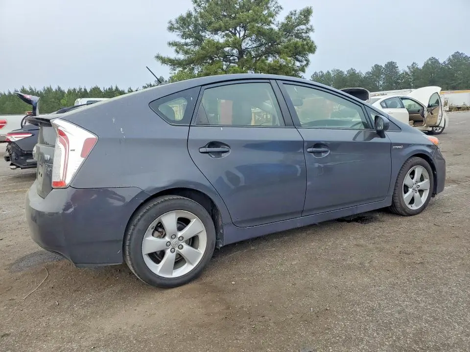 2015 TOYOTA PRIUS FIVE  