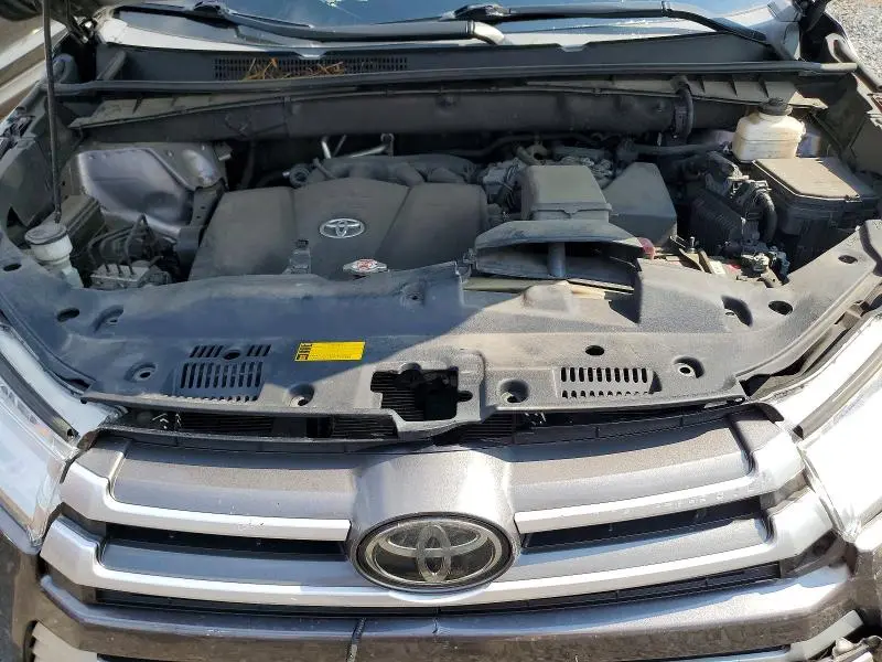 2019 TOYOTA HIGHLANDER XLE  