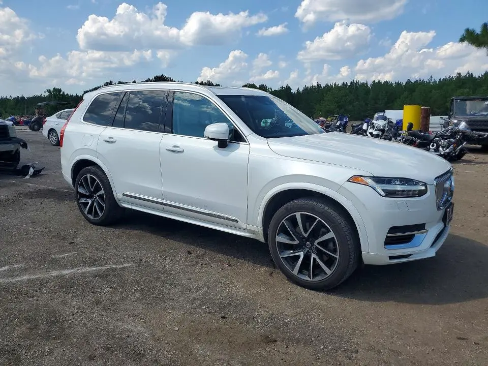 2021 VOLVO XC90 T8 RECHARGE MOMENTUM  
