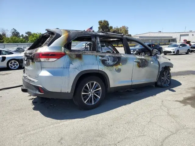 2019 TOYOTA HIGHLANDER SE  