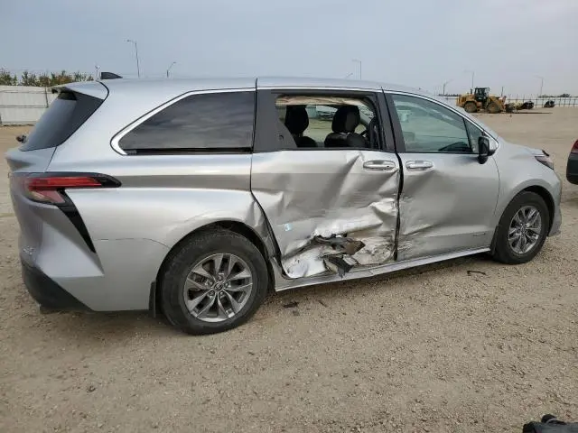 2021 TOYOTA SIENNA LE  