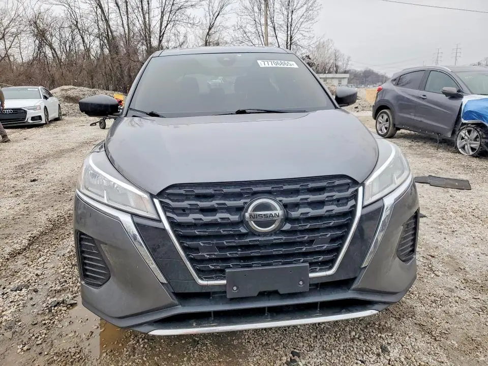 2021 NISSAN KICKS S  