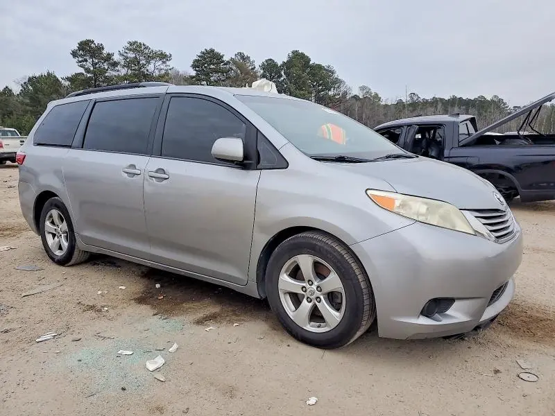 2015 TOYOTA SIENNA LE  