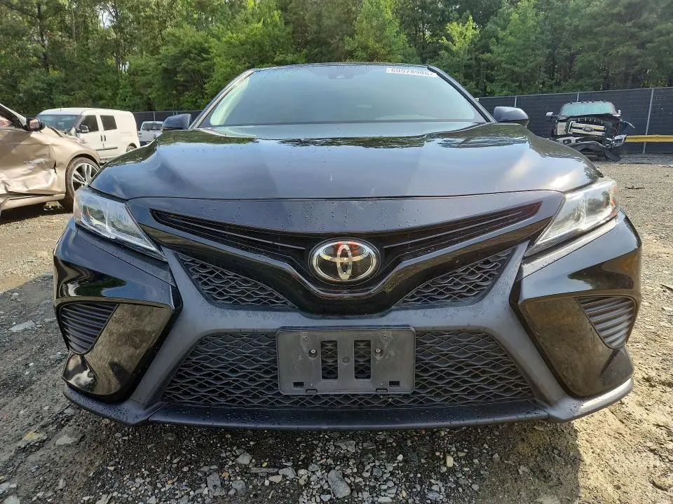 2019 TOYOTA CAMRY SE  