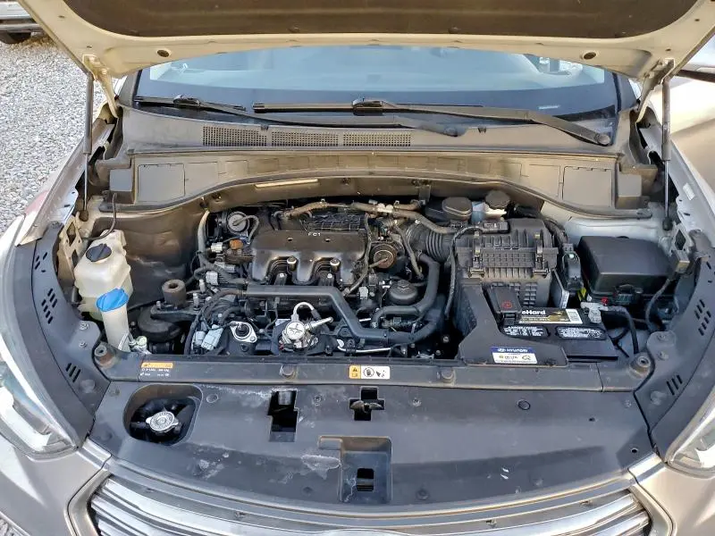 2017 HYUNDAI SANTA FE SE  