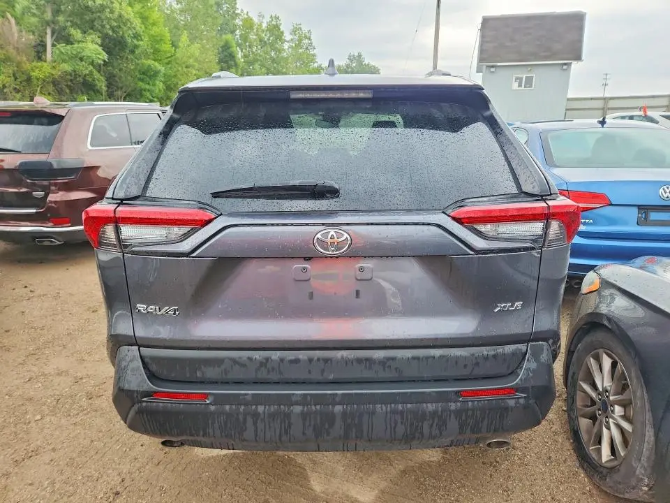 2025 TOYOTA RAV4 XLE  