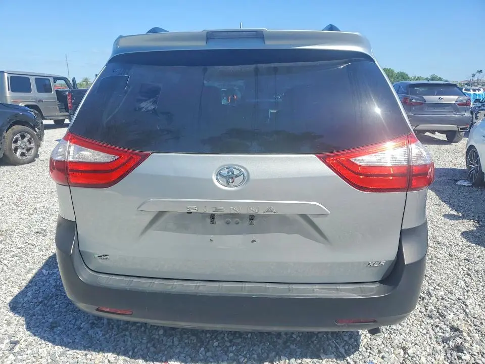 2019 TOYOTA SIENNA XLE 8-PASSENGER  