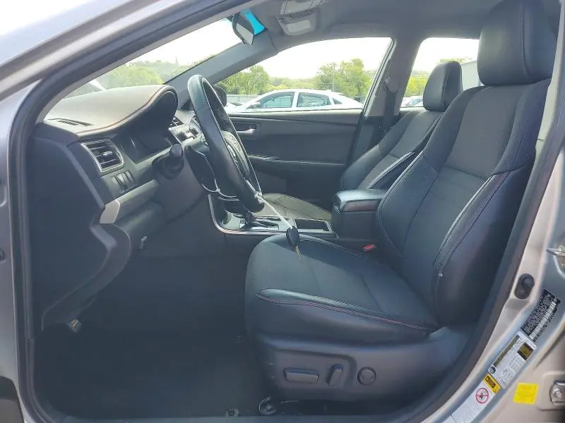 2016 TOYOTA CAMRY SE  