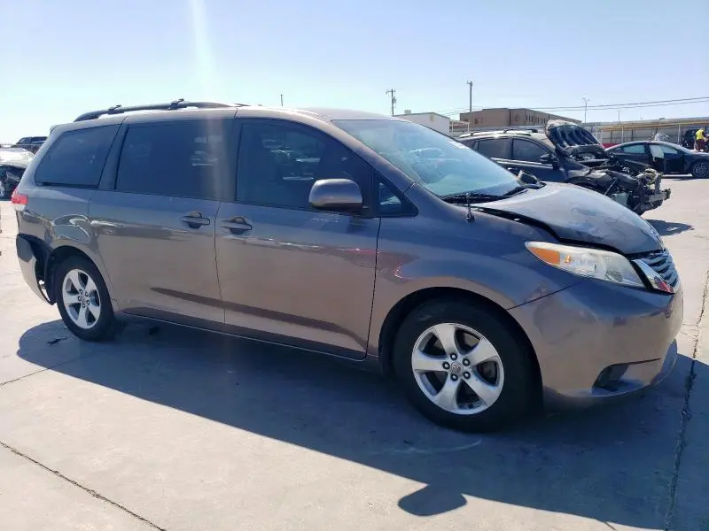 2014 TOYOTA SIENNA LE