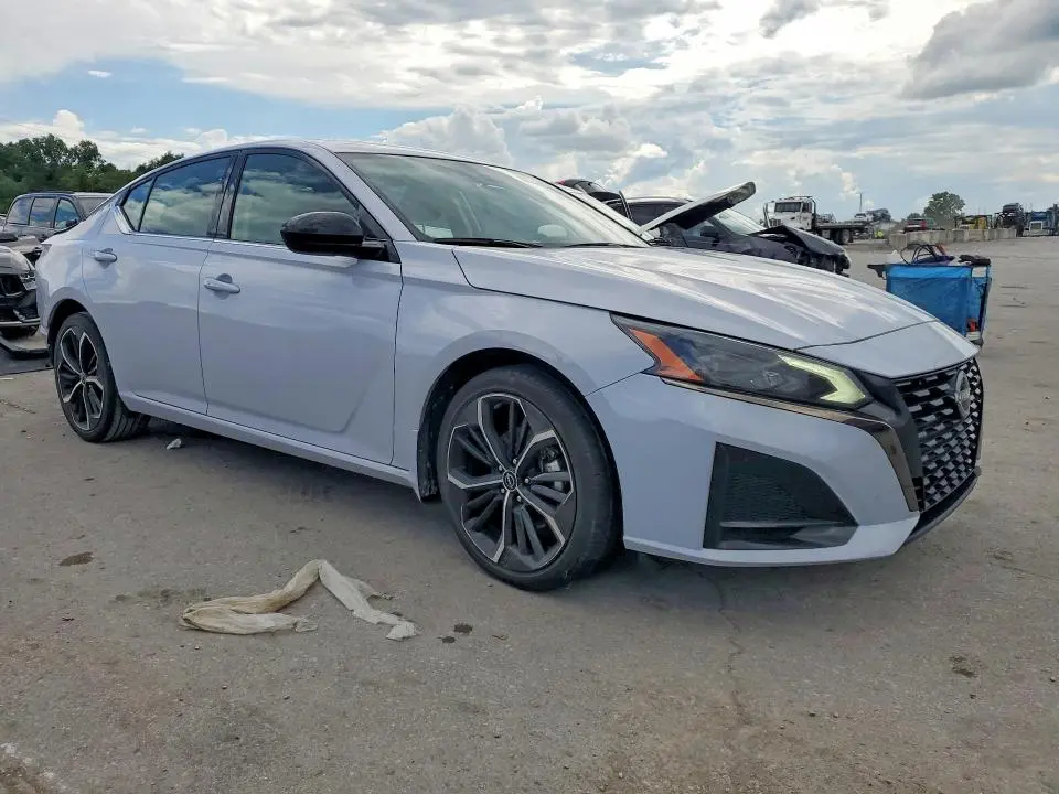 2024 NISSAN ALTIMA SR  