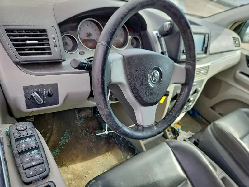 2010 VOLKSWAGEN ROUTAN SE  