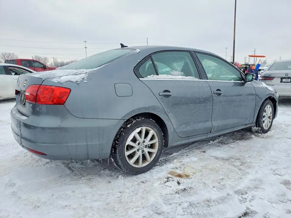 2013 VOLKSWAGEN JETTA SE  