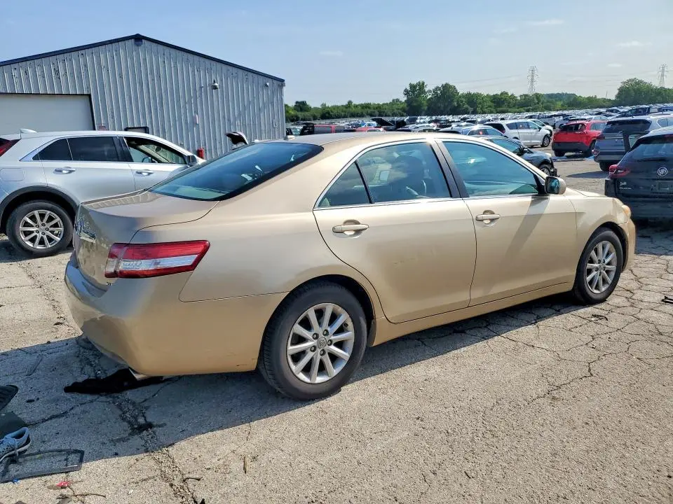 2010 TOYOTA CAMRY XLE  