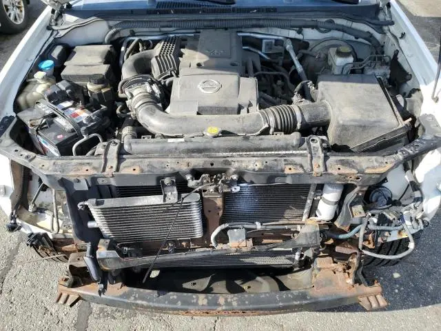 2010 NISSAN FRONTIER CREW CAB SE  
