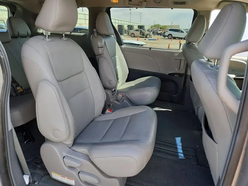 2015 TOYOTA SIENNA XLE PREMIUM 8-PASSENGER  
