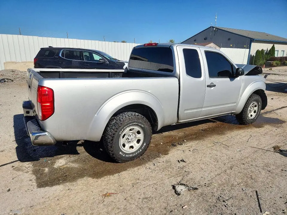 2011 NISSAN FRONTIER S  