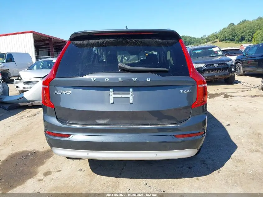 2022 VOLVO XC90 T6 MOMENTUM 6 PASSENGER
