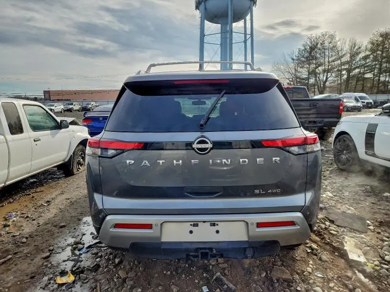 2022 NISSAN PATHFINDER SL  