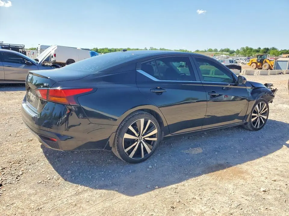 2019 NISSAN ALTIMA SR  