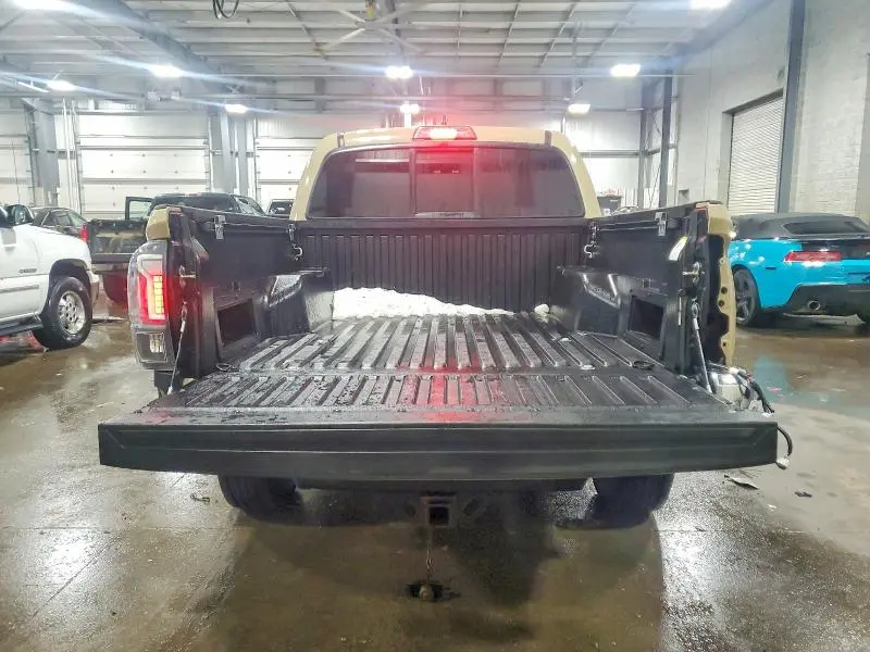 2017 TOYOTA TACOMA SR5 V6  