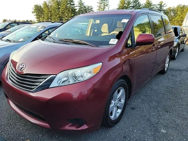 2011 TOYOTA SIENNA LE  