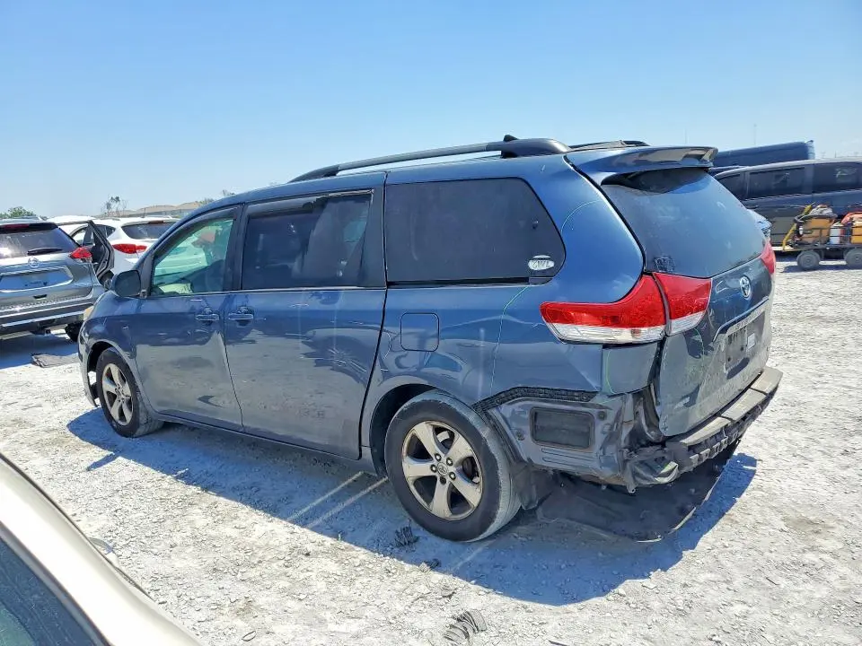 2014 TOYOTA SIENNA LE  