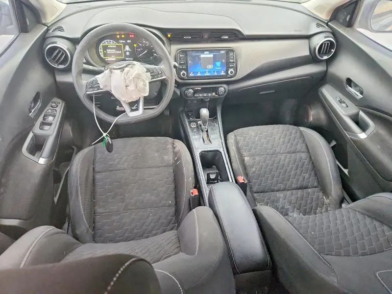 2021 NISSAN KICKS SV  
