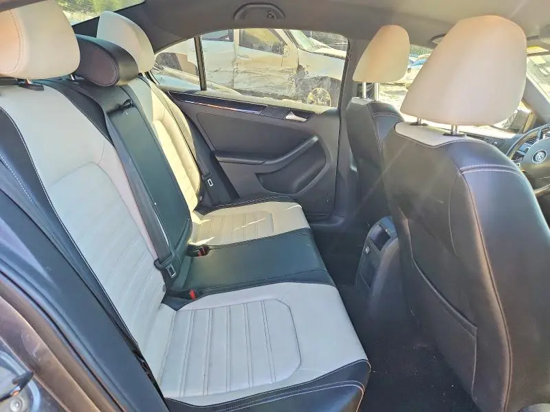 2015 VOLKSWAGEN JETTA SE  