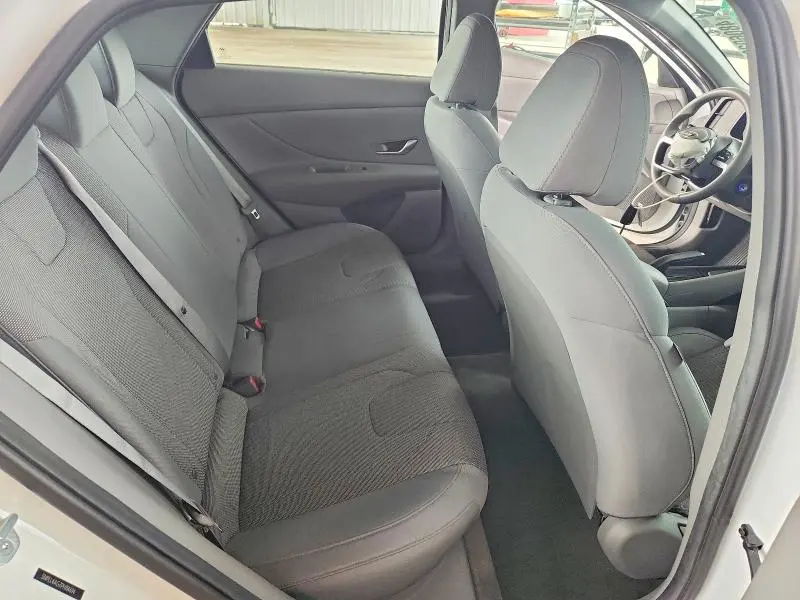 2023 HYUNDAI ELANTRA SE  