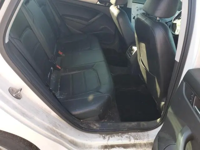 2015 VOLKSWAGEN PASSAT SE  