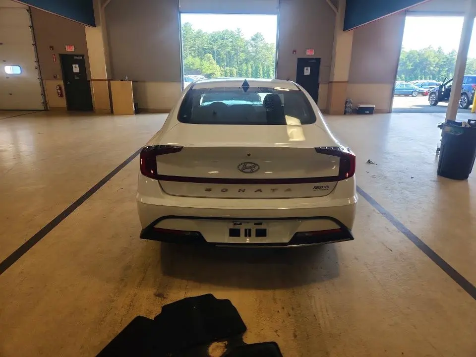 2021 HYUNDAI SONATA SE  