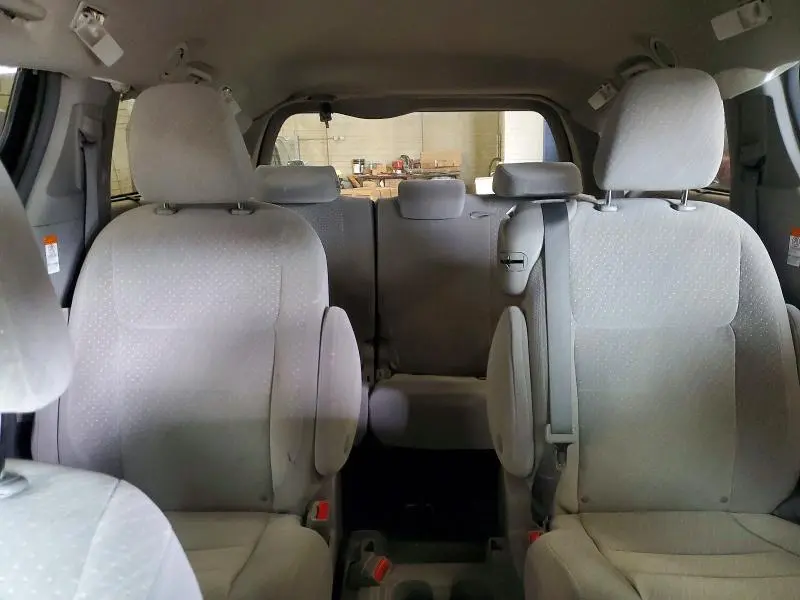 2019 TOYOTA SIENNA LE 8-PASSENGER  
