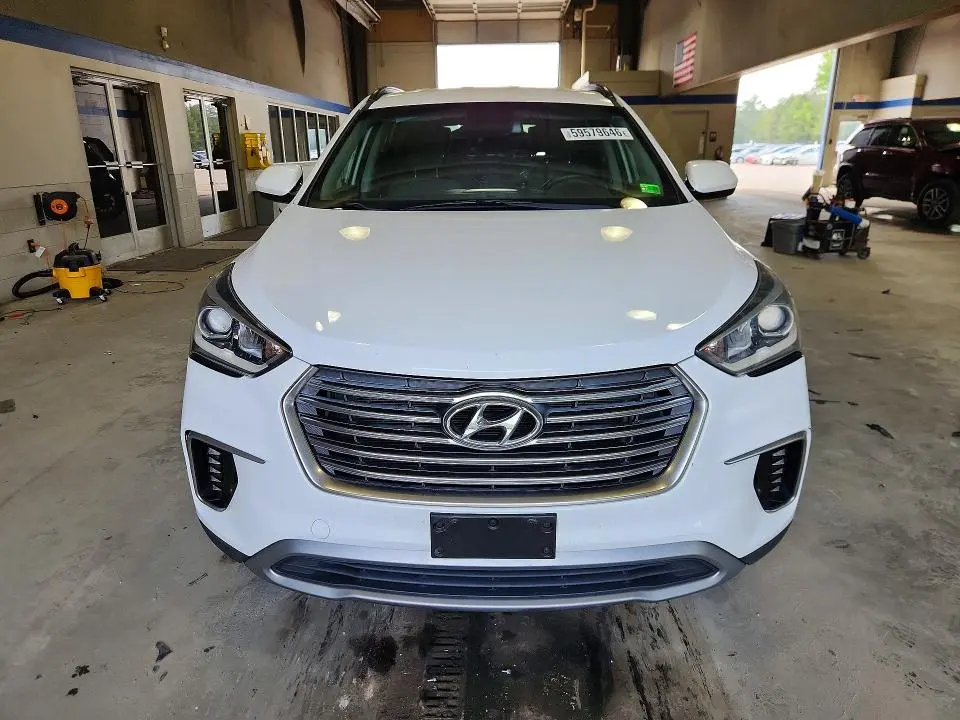 2018 HYUNDAI SANTA FE SE  