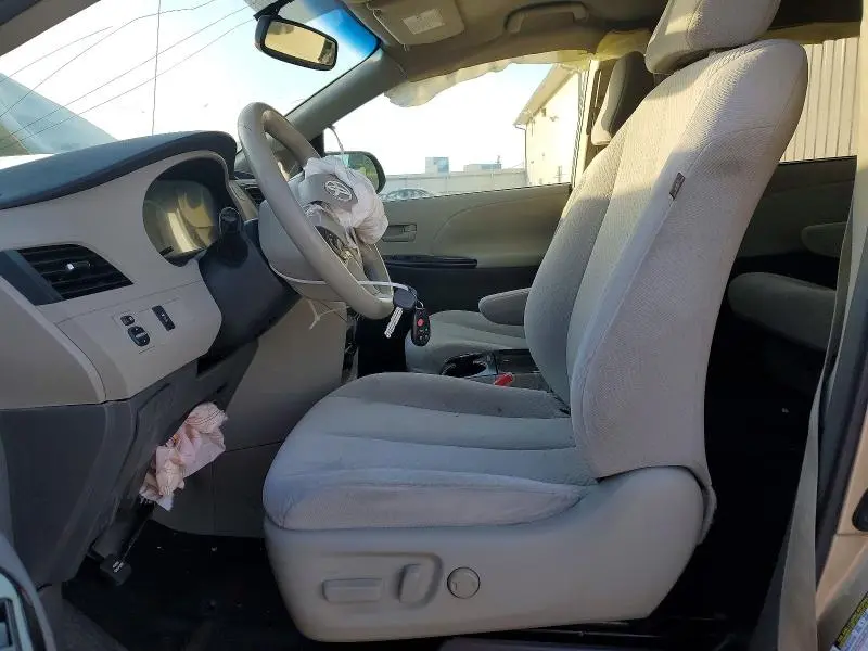2011 TOYOTA SIENNA LE  
